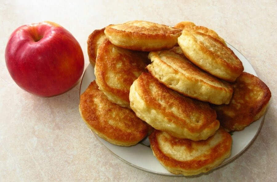 Рецепт пухких яблучних оладок на сковороді