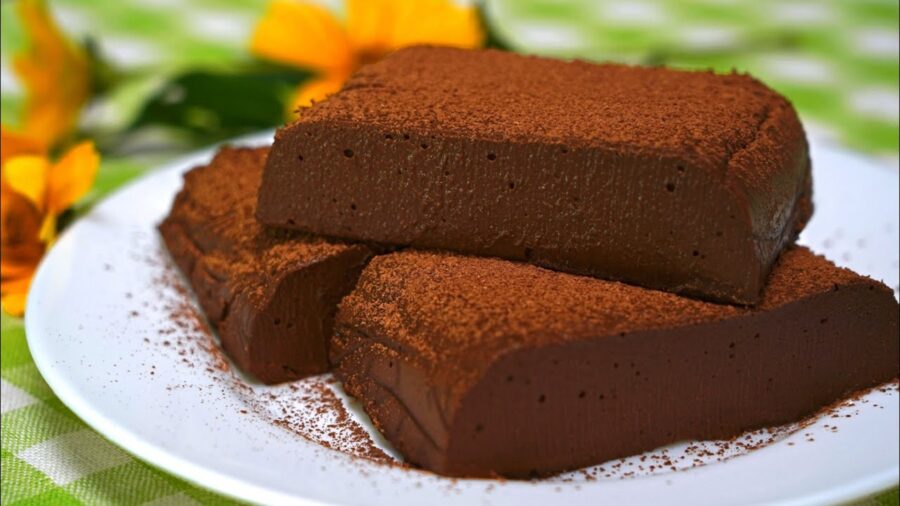 Рецепт ніжного шоколадного десерту з двох інгредієнтів без желатину і випічки