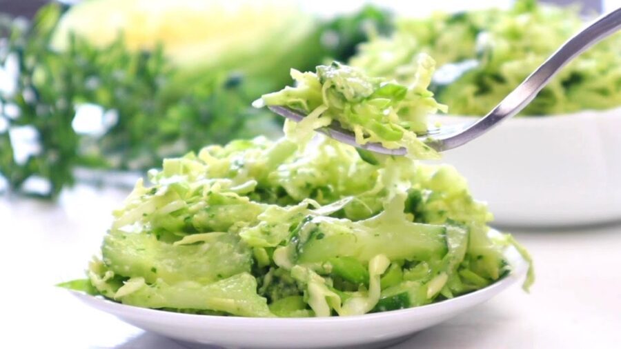Рецепт весняного салату Подіум зі смачною зеленою заправкою