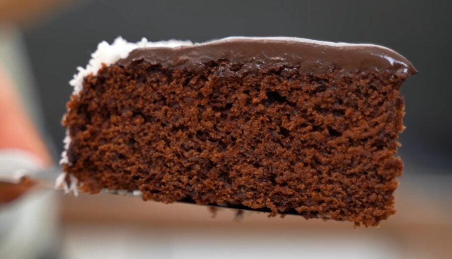 Шоколадний пиріг. Фото з YouTube-каналу Alina FooDee