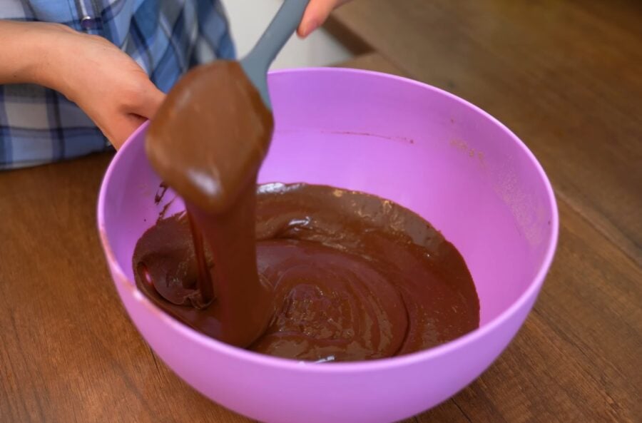 Шоколадний пиріг. Фото з YouTube-каналу Alina FooDee