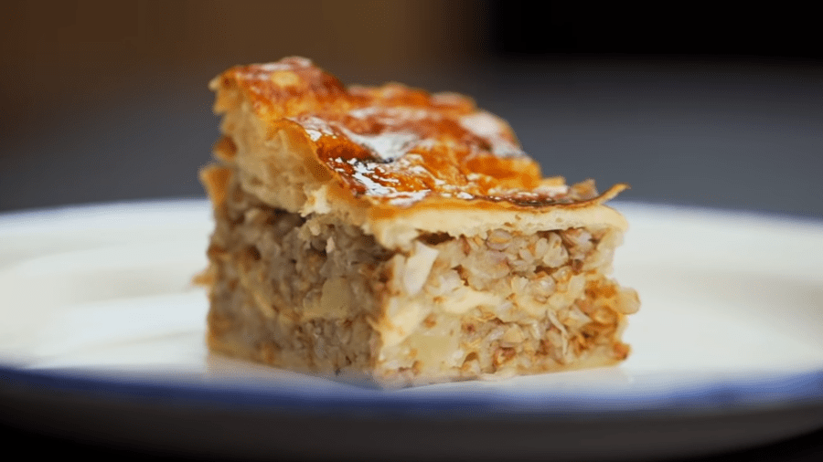 Яворівський пиріг з гречкою та картоплею.  Рецепт з YouTube-каналу Євгена Клопотенка 