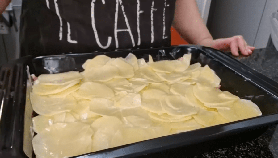 Рецепт ніжної і соковитої картопляної запіканки з м'ясом