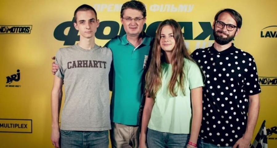 Ігор Кондратюк з трьома дітьми