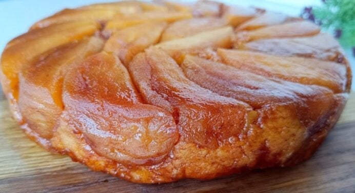 Найсмачніший яблучно-карамельний пиріг: французький “Тарт Татен”. Десерт, який смакує з морозивом. Рецепт 