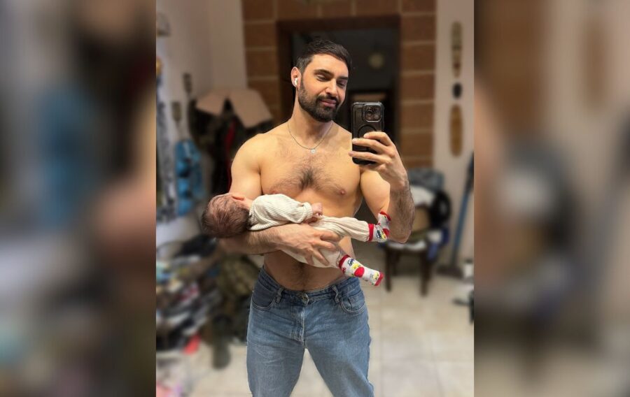 Віталій Козловський став батьком і показав свого новонародженого сина