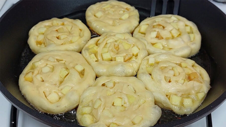 Яблучні булочки на сковорідці
