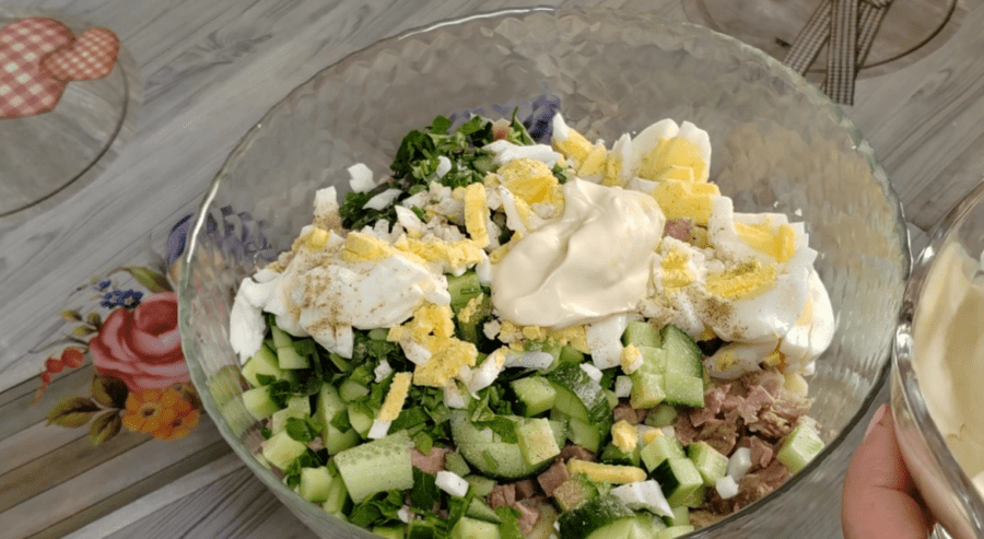 Рецепт ситного і смачного м'ясного салату