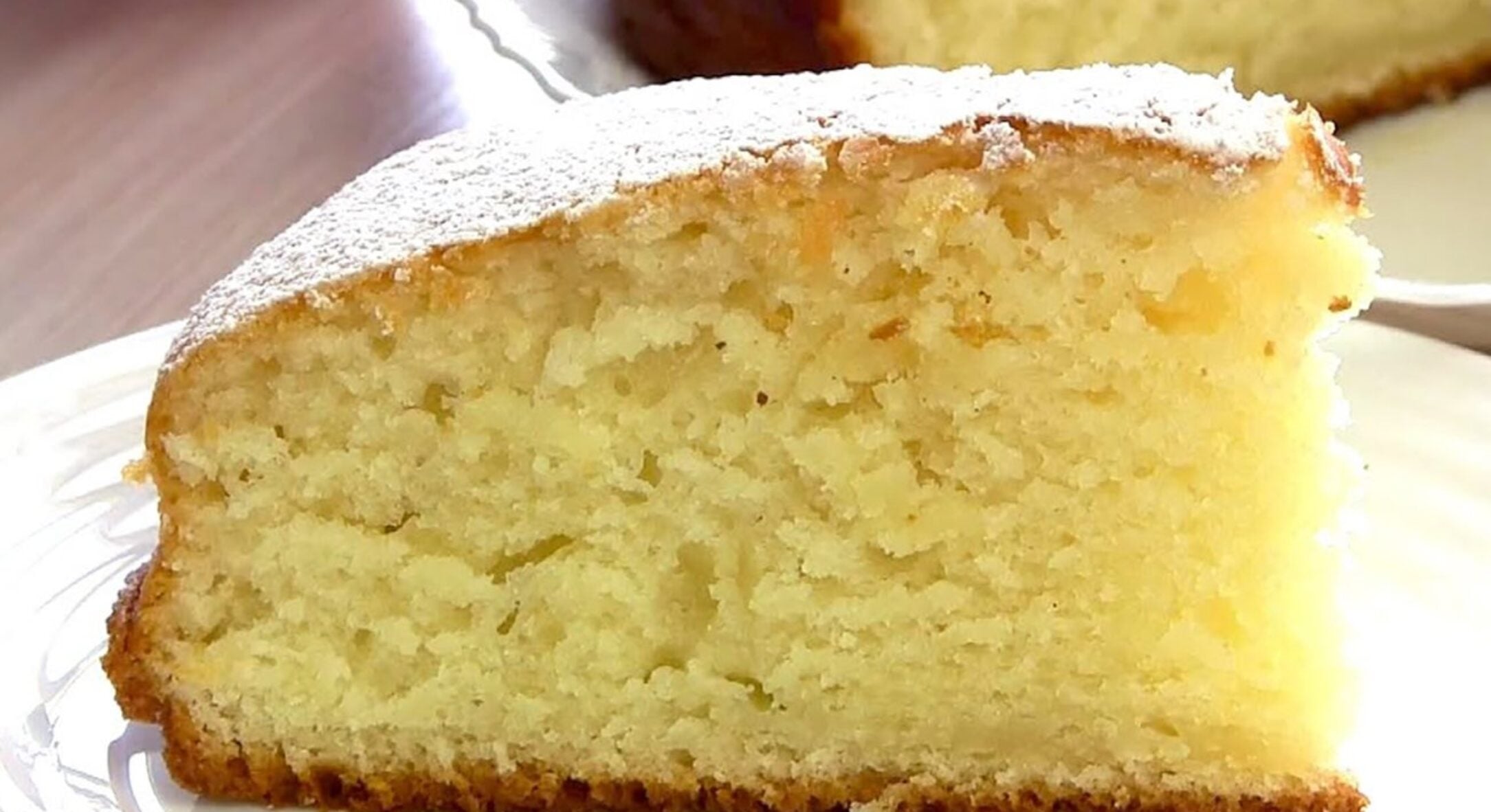 Цей пиріг з 1 склянкою кефіру змітають зі столу швидше, ніж я встигаю заварити чай: коли гості вже на порозі 