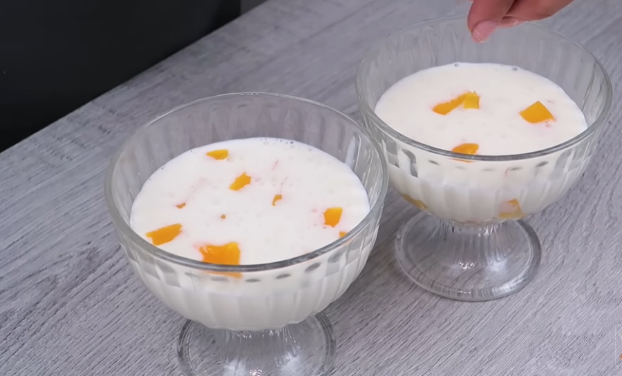 Рецепт літнього десерту без випічки зі свіжими фруктами