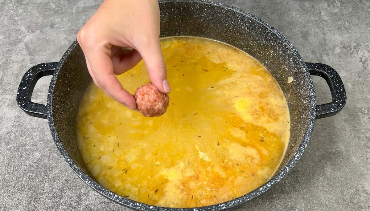 Кулінари розповіли, як приготувати смачний і легкий суп з м'ясом, який легко переварюється