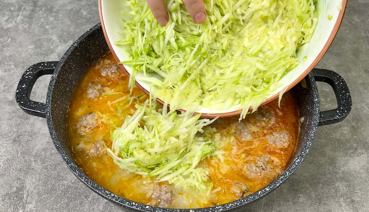 Кулінари розповіли, як приготувати смачний і легкий суп з м'ясом, який легко переварюється