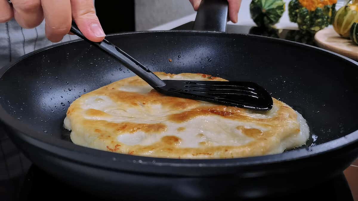 Кулінари розповіли, як приготувати картопляні коржики на сніданок для всієї родини