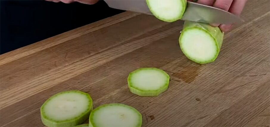 Рецепт смачного сніданку з кабачків та яєць