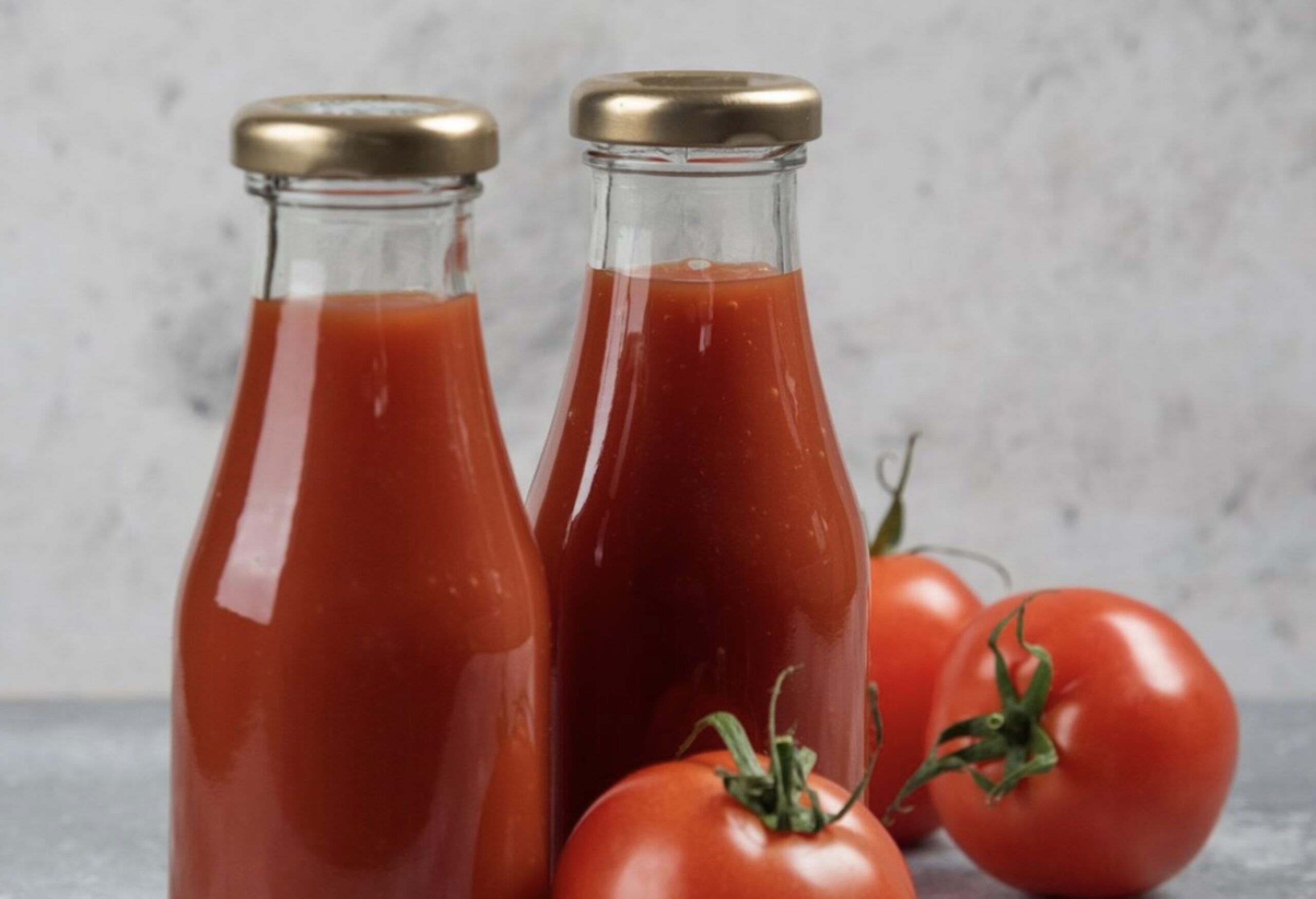 Кулінари розповіли найкращий рецепт приготування томатного соку на зиму