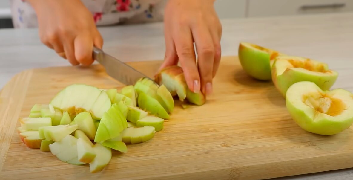 Як зробити борщ смачнішим за допомогою яблука