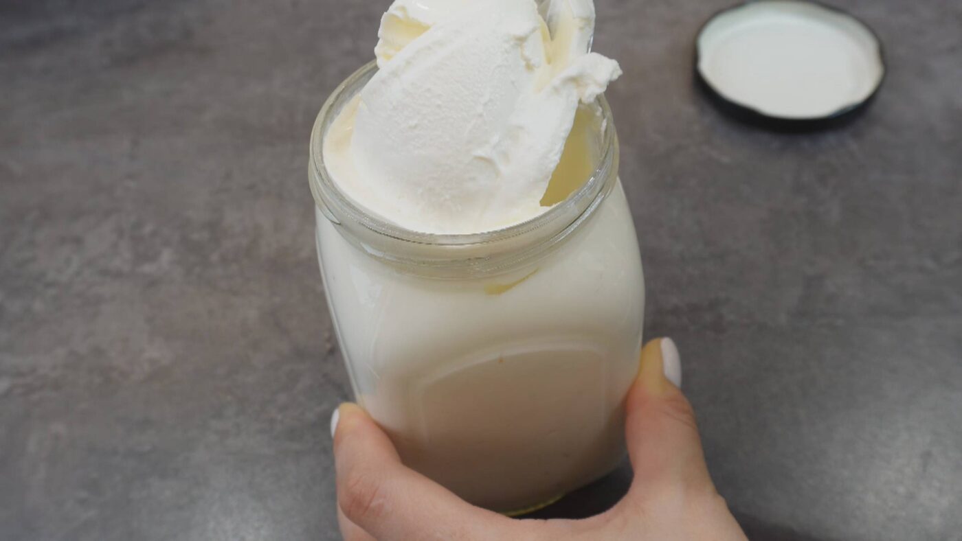 Експерти розповіли, як приготувати смачну сметану в домашніх умовах швидко й просто