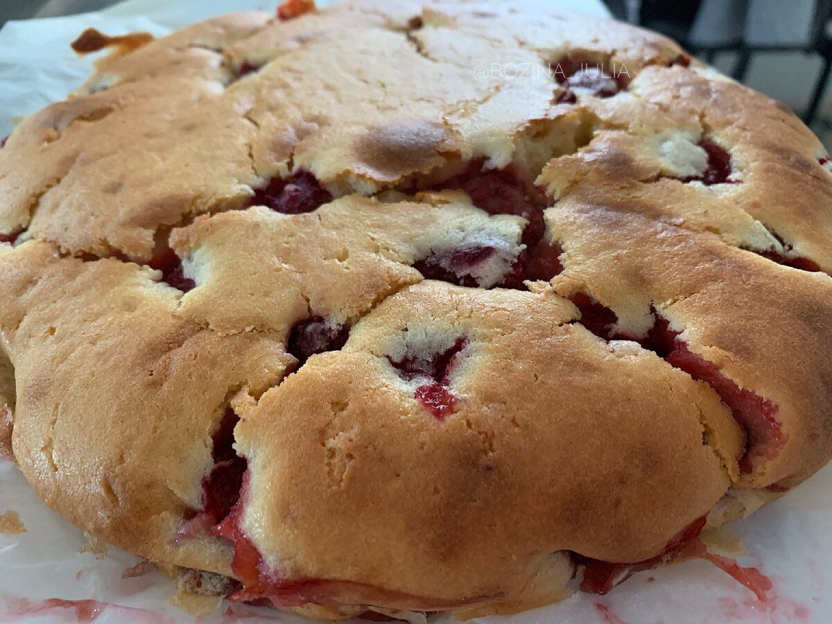 Кулінари розповіли, як приготувати смачний і пишний пиріг до чаю за лічені хвилини – рецепт