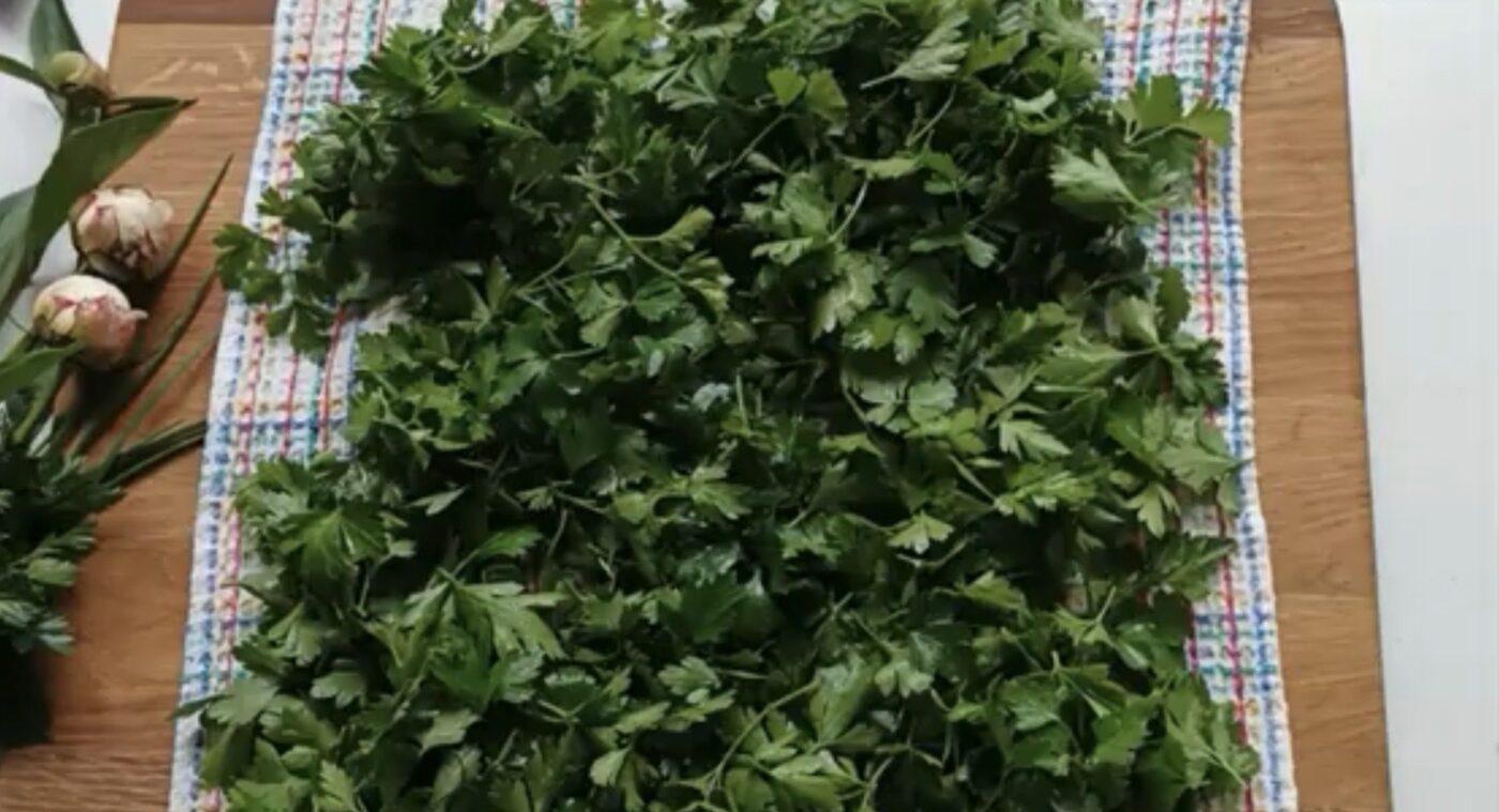 Як правильно заморожувати зелень