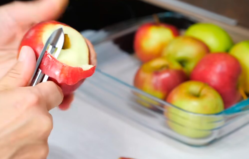 Як приготувати пухкий яблучний пиріг