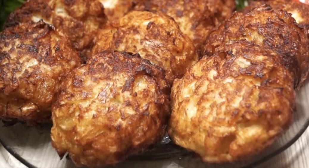 Ось що роблю, аби котлети не розвалювалися на сковороді: 4 поради для економії часу, ідеальної форми й смаку 