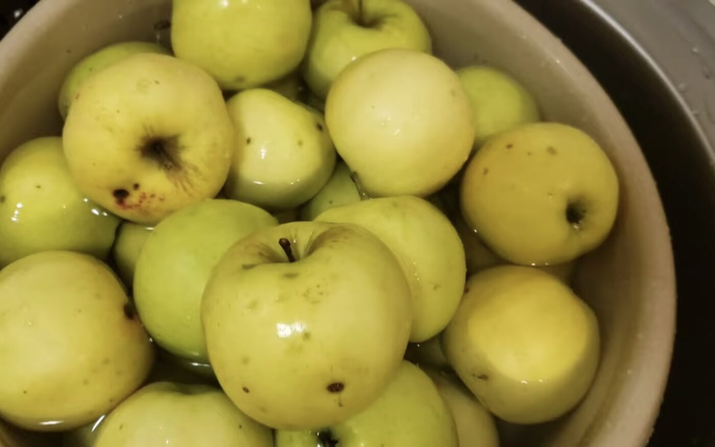 Рецепт смачних квашених яблук