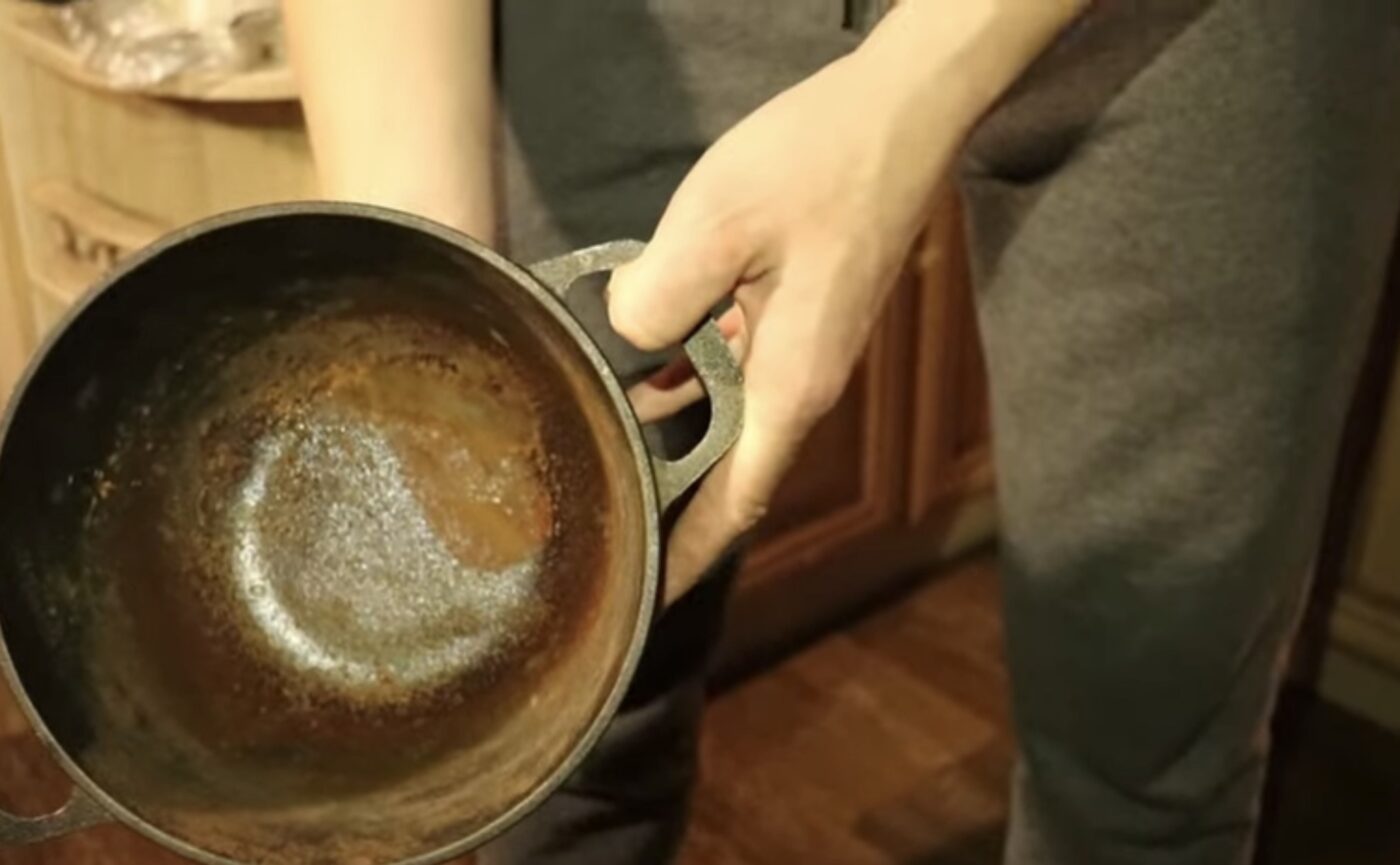 Як правильно мити чавунний посуд