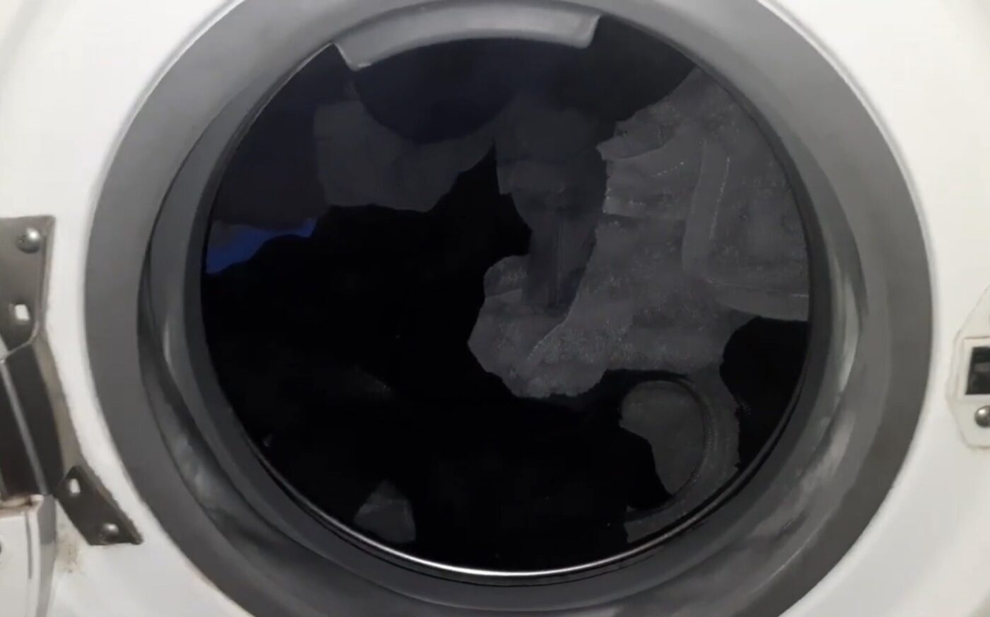 Скільки треба завантажувати білизни в пральну машину