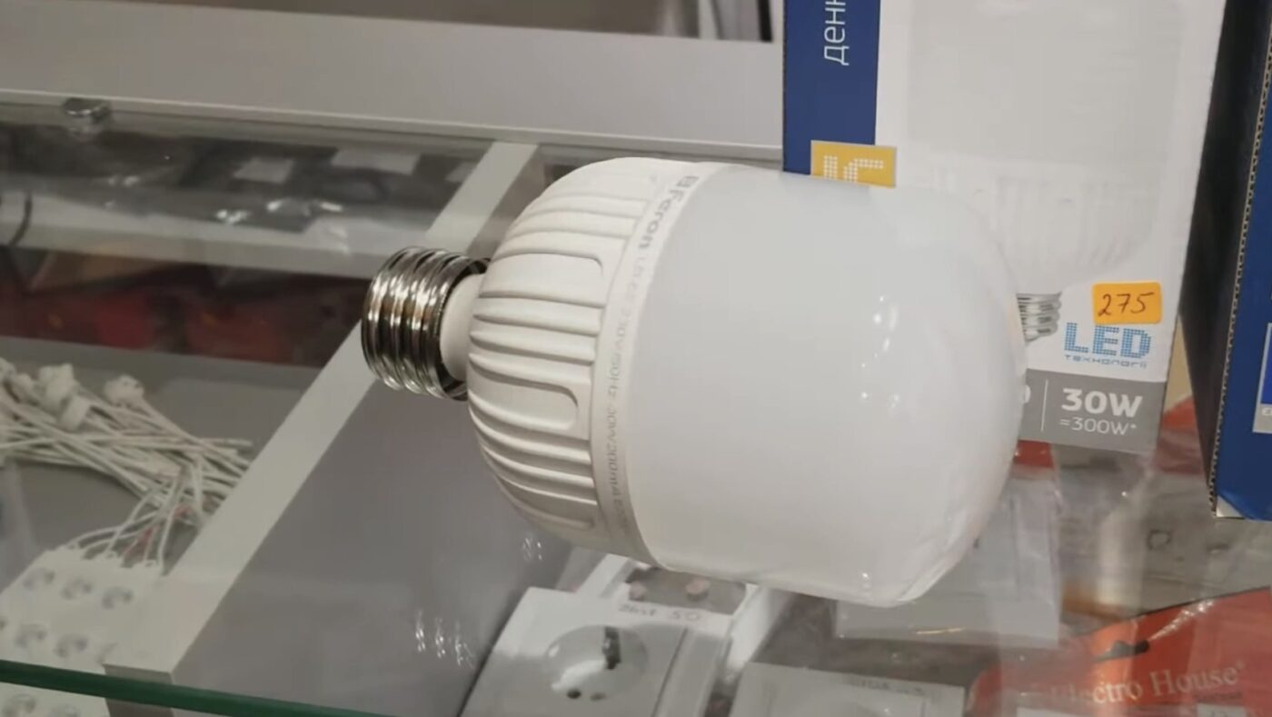 Що робити, коли вимикають воду та світло