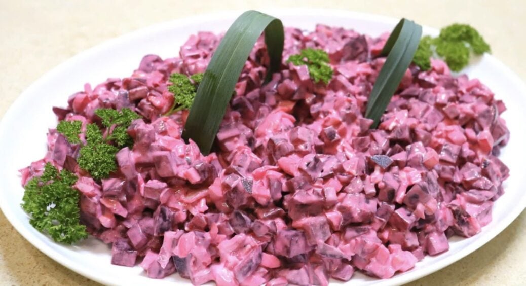 “Шуба” тут навіть поруч не стоїть: салат “Бурякова Пані” – найкращий рецепт на моїй кухні тепер 