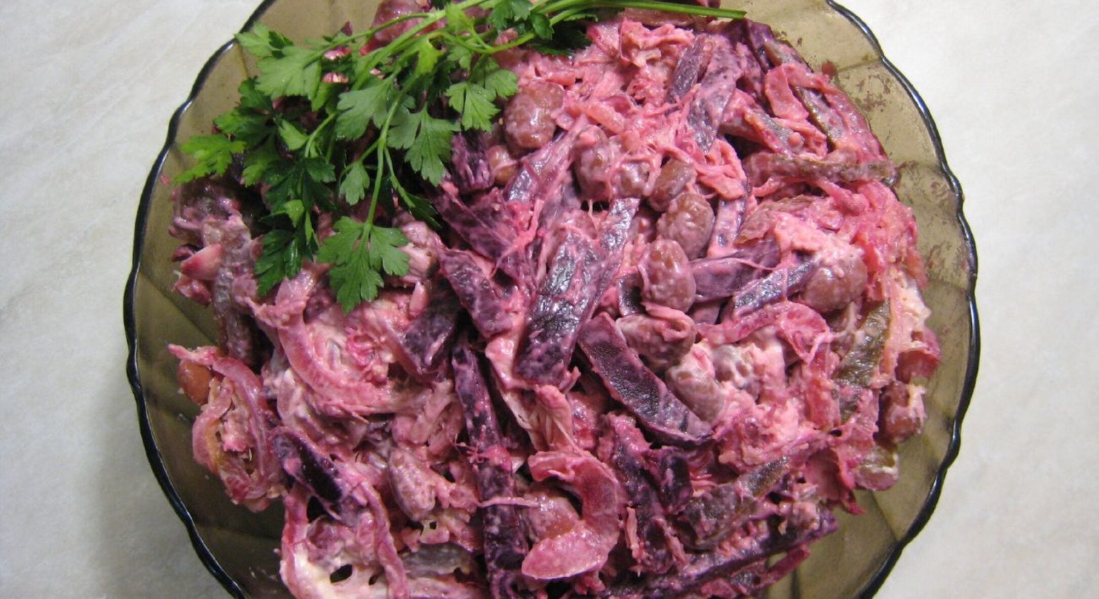 Цей салат приготую у Новий рік 2026 замість “Шуби”: легший, дешевший, а з’їдають його швидше у 4 рази 