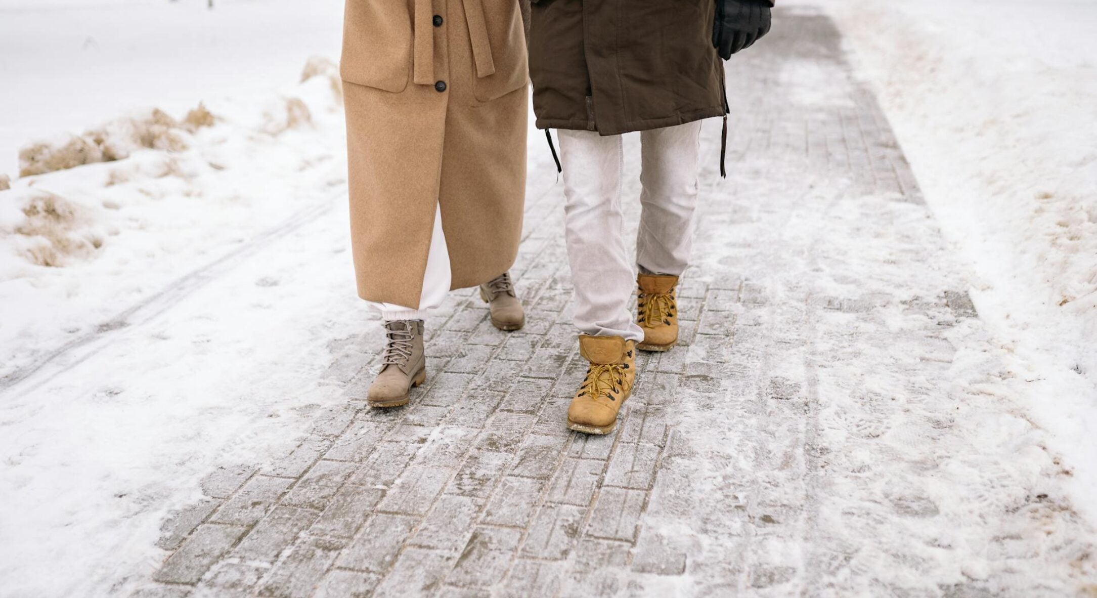 Тру робочу поверхню черевиків 1 ч. ложкою – і взуття не ковзає навіть на “скляній” ожеледиці: працює в -20 