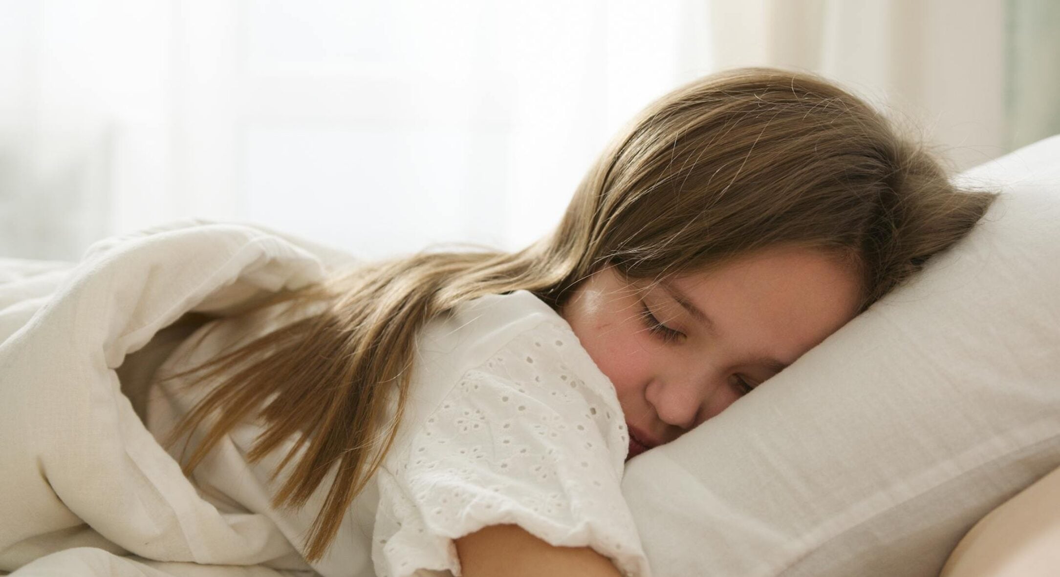 Не чай і не какао: ось який напій допомагає швидко заснути – і працює краще за всі снодійні 