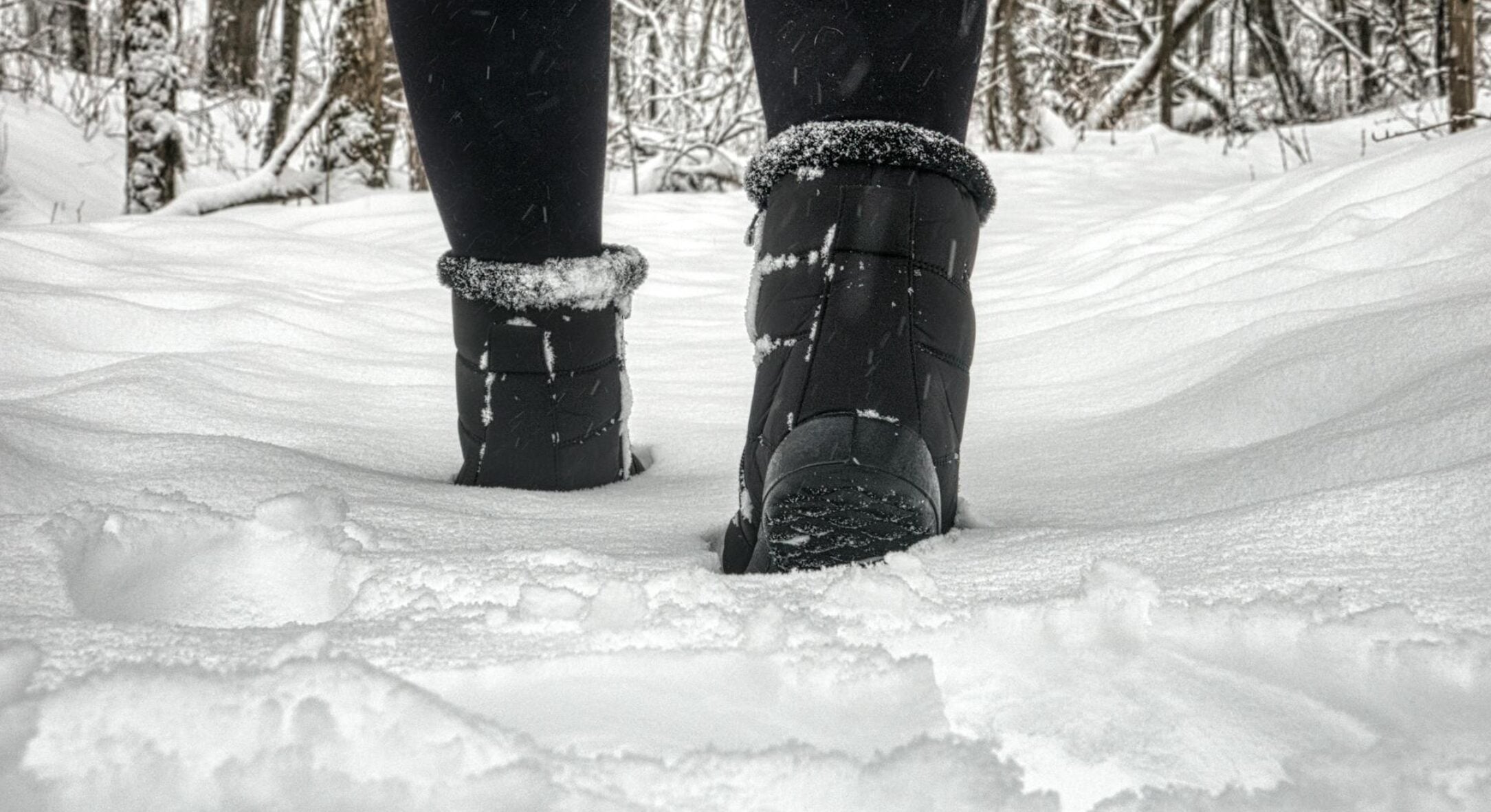 Натерла підошву черевиків 1 продуктом – і вона не тріскається від солі й реагентів: взуття ціле по 10 років 