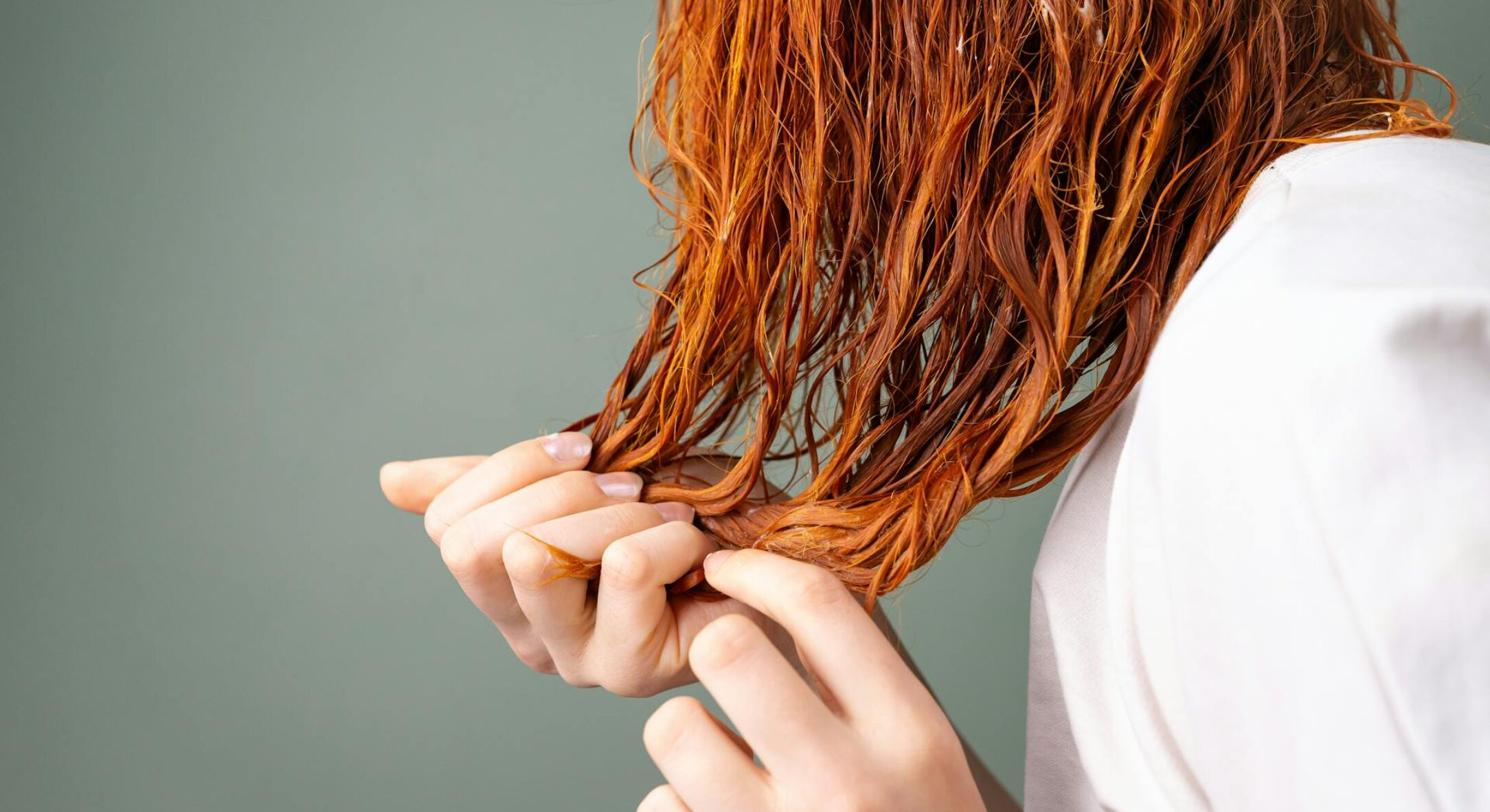 Сусідка-перукар пояснила, коли краще мити голову: зранку чи ввечері – волосся чистіше тепер у 2 рази довше 