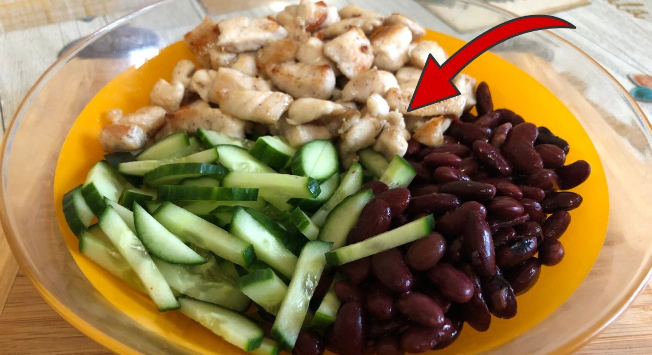 Цей салат “Конячка 2026” готується всього за 20 хвилин, дешевший за “Шубу” і смачніший за “Вінегрет” 