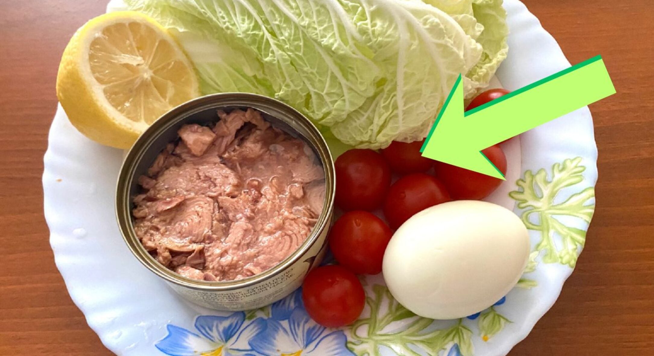 “Олів’є” та “Шуба” на новорічному столі – набридли: готую цей салат з 4-х інгредієнтів усього за 15 хвилин 