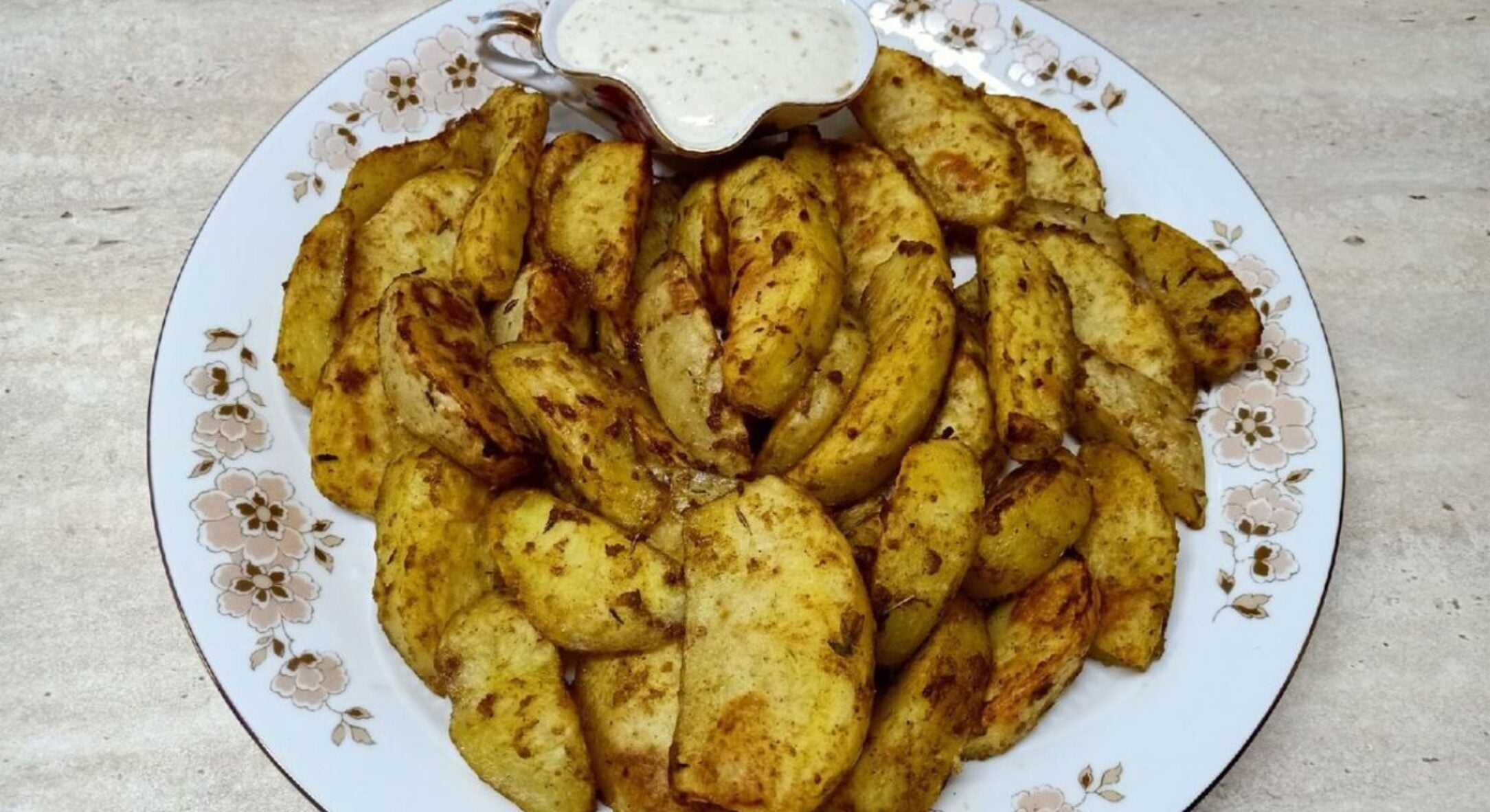 Беру всього 6 картоплин та готую смакоту на святкове застілля: краще та простіше за картопляне пюре 