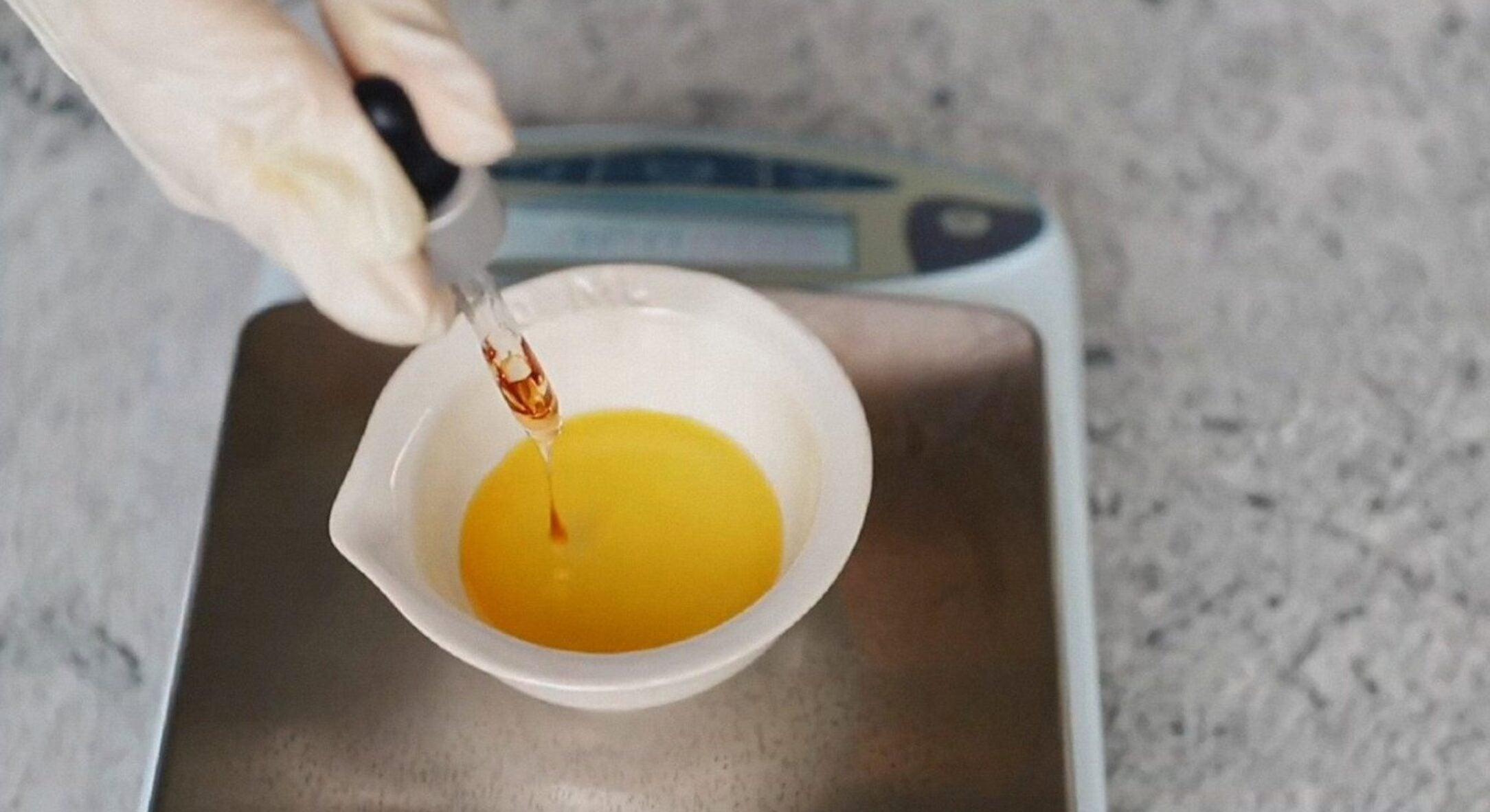 Додала у воду 6 крапель – і в під’їзді біля наших дверей пахне, як у спа-салоні: сусіди не здогадались 