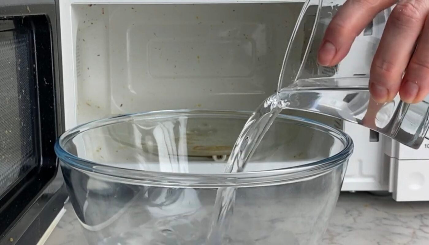 Простий спосіб миття мікрохвильовки Простий спосіб миття мікрохвильовки