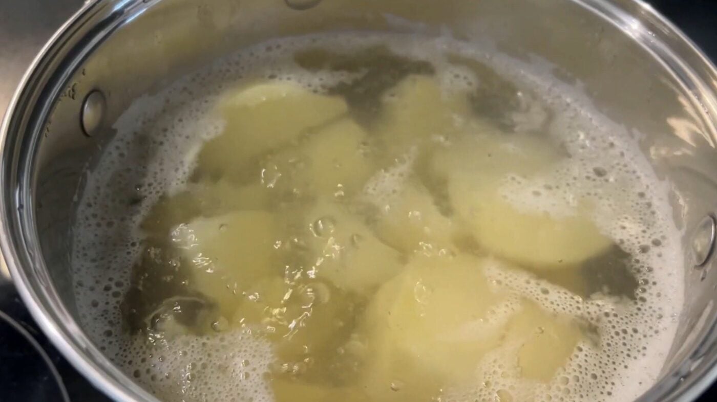 Картопляне пюре з сиром та шкварками