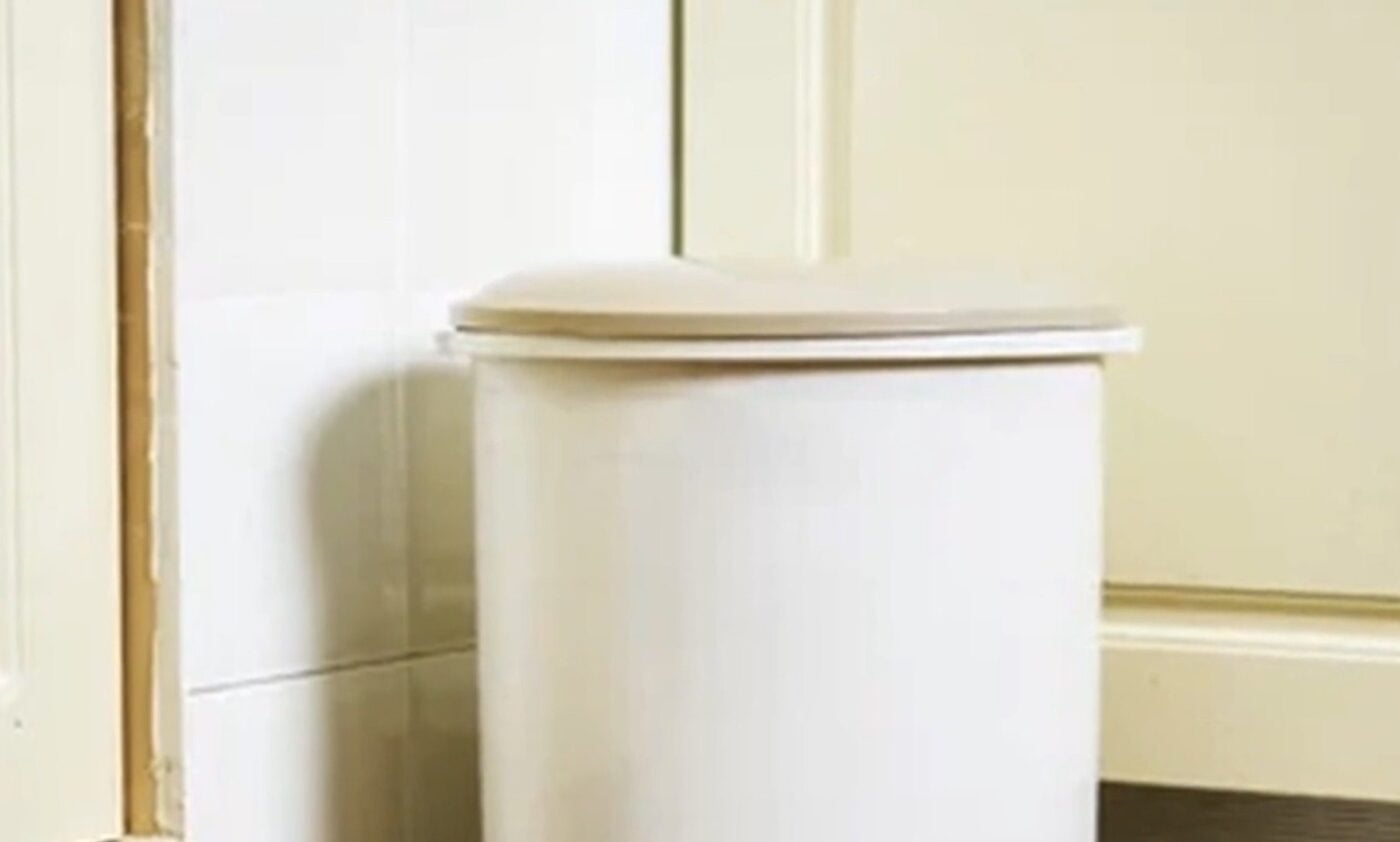 Що прибирає неприємні запахи зі сміттєвого відра