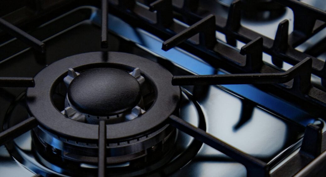 По 2 краплі на газову конфорку – і жир “злітає” сам, варто тільки провести губкою: дієвішого способу немає 