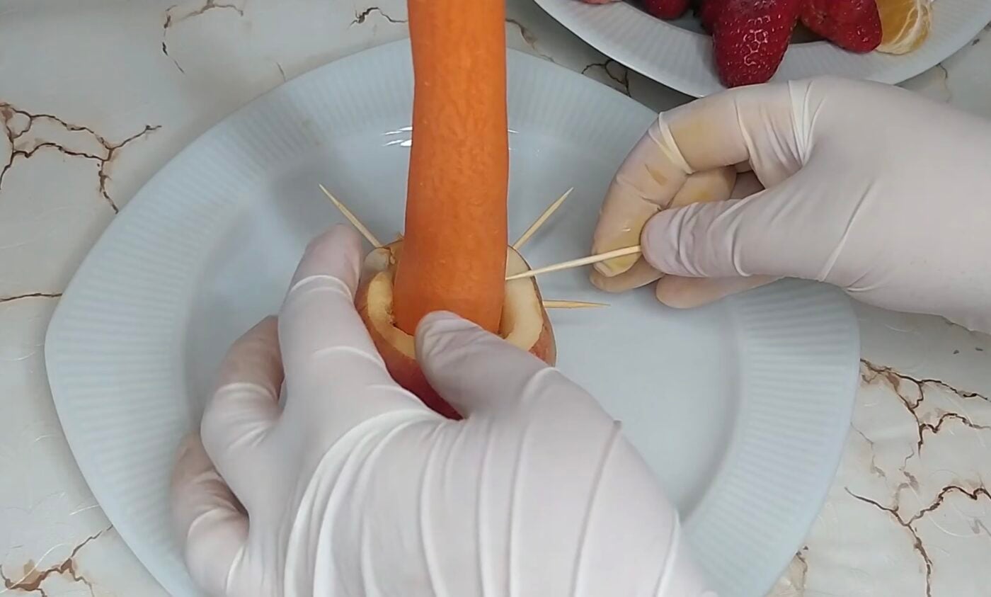 Як зробити ялинку з овочів та фруктів