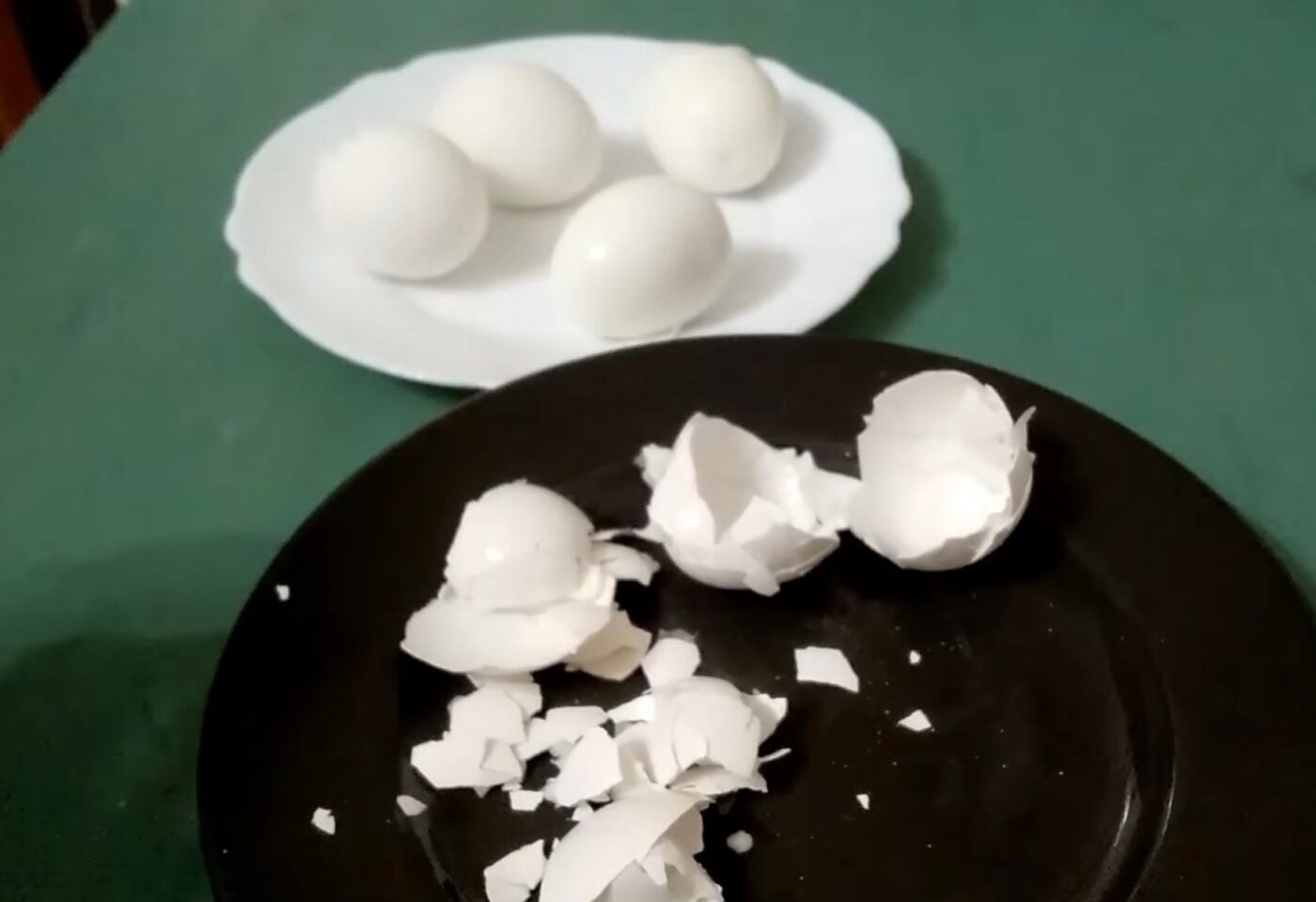 Лайфхак, щоб легко почистити курячі яйця