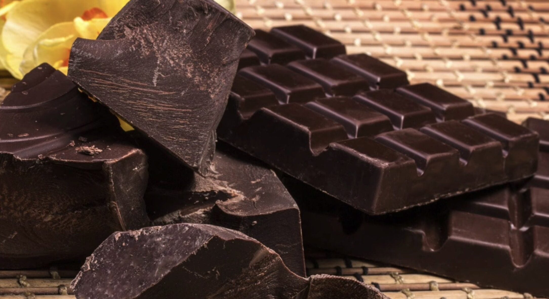 Чорний шоколад уповільнює старіння – вчені підтвердили це: ось так треба споживати, щоб подіяв 