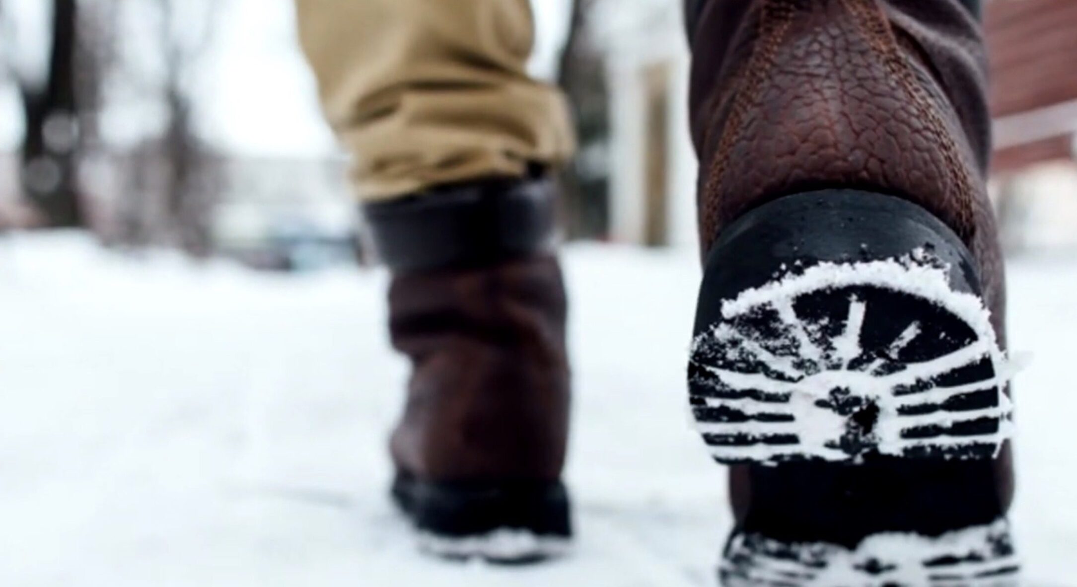 Ось чим обмотую ноги, аби вони зберігали тепло навіть у тонкому взутті в -20: спосіб старий, як світ 