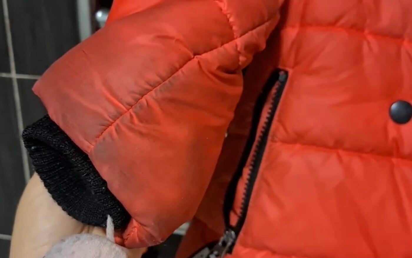 Спосіб очищення пуховика без прання 