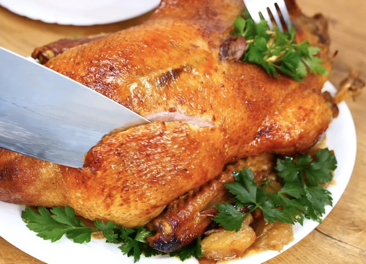 Як запекти соковиту й хрустку качку