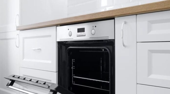 Старий сільський метод спрацював: кладу в духовку 1 просту пряність – і вдома пахне, як в різдвяній казці Господині підказали, як створити в будинку приємний аромат